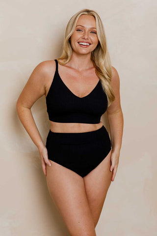 Model wears a size M. She is size 12 and 172cm tall.