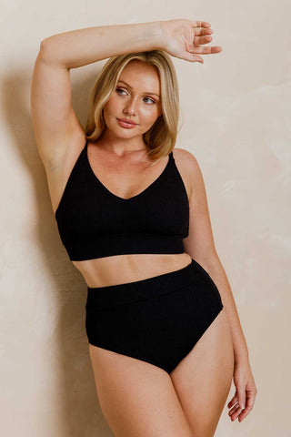 Model wears a size M. She is size 12 and 172cm tall.