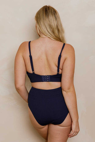 Model wears a size M. She is size 12 and 172cm tall.