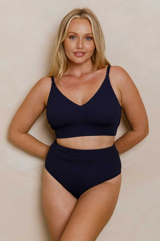 Model wears a size M. She is size 12 and 172cm tall.
