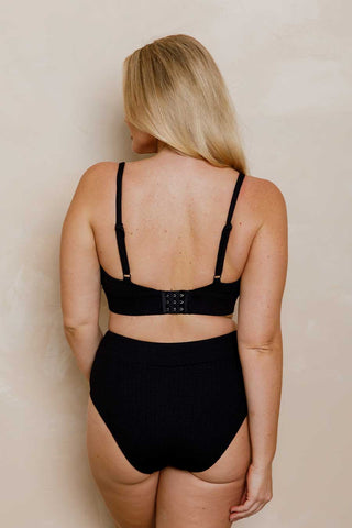 Model wears a size M. She is size 12 and 172cm tall.