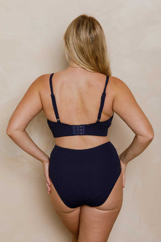 Model wears a size M. She is size 12 and 172cm tall.