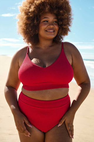 Model wears an XL. She is a size 16 and 180cm tall.