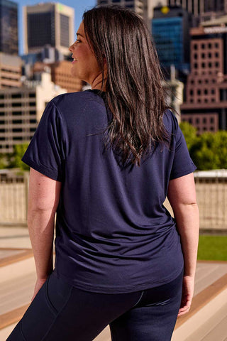 Model wears a XL. She is size 16 and 175cm tall.