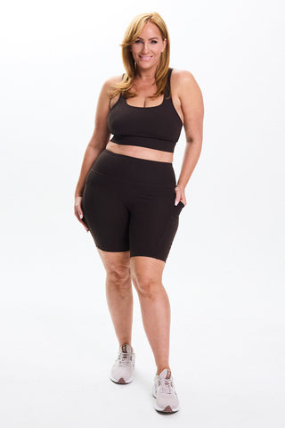 Model wears a size L. She is a size 14 and is 172cm tall.