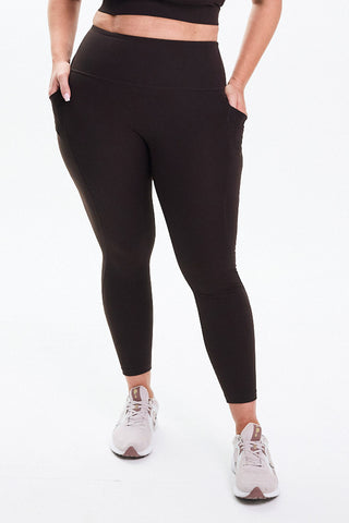 Model wears a size L. She is a size 14 and is 172cm tall.