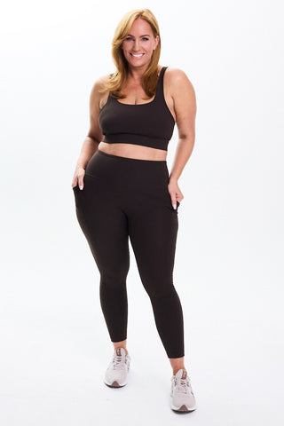 Model wears a size L. She is a size 14 and is 172cm tall.