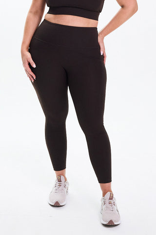 Model wears a size L. She is a size 14 and is 172cm tall.