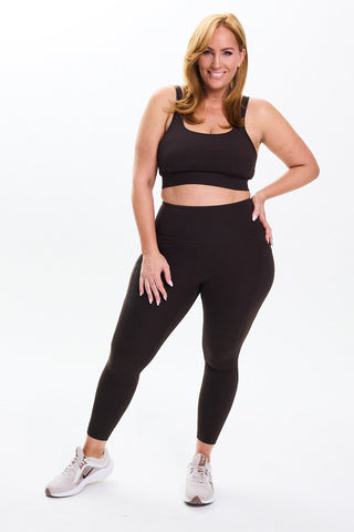 Model wears a size L. She is a size 14 and is 172cm tall.