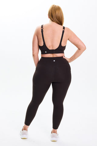 Model wears a size L. She is a size 14 and is 172cm tall.