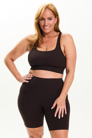 Model wears a size L. She is a size 14 and is 172cm tall.