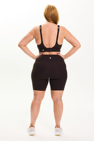 Model wears a size L. She is a size 14 and is 172cm tall.