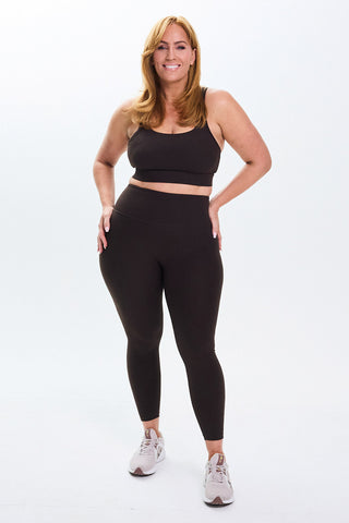 Model wears a size L. She is a size 14 and is 172cm tall.