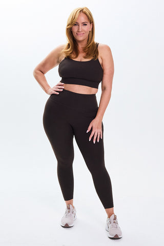 Model wears a size L. She is a size 14 and is 172cm tall.