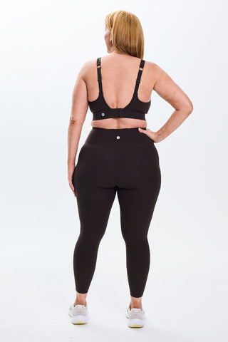 Model wears a size L. She is a size 14 and is 172cm tall.