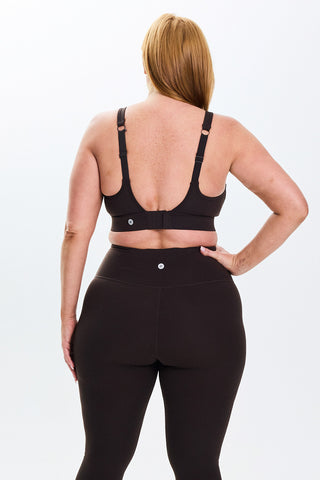 Models wears a size M. She is a size 14 and is 172cm tall.