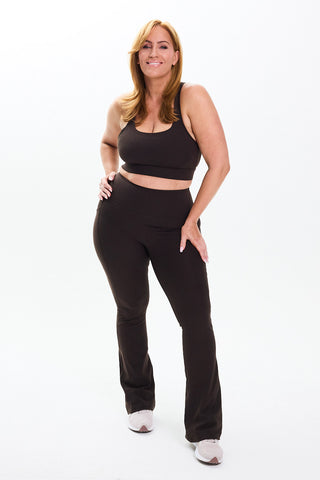 Models wears a size M. She is a size 14 and is 172cm tall.