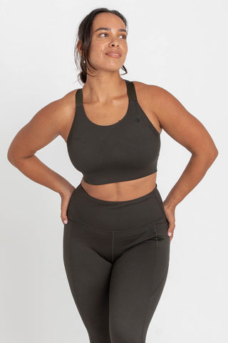 Model wears a M. She is size 12-14, wears a 12E bra and is 172cm tall.