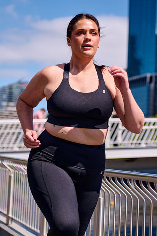 Model wears a XL. She is size 16 and 175cm tall.