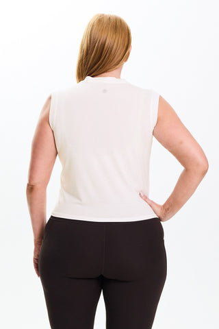 Model wears a size M. She is a size 14 and is 172cm tall.