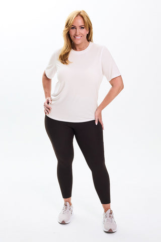 Model wears a size M. She is a size 14 and is 172cm tall.