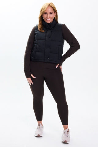 Models wears a size M. She is a size 14 and is 172cm tall.