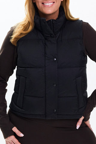 Models wears a size M. She is a size 14 and is 172cm tall.