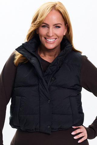 Models wears a size M. She is a size 14 and is 172cm tall.