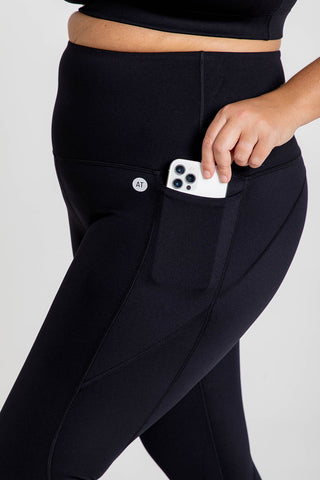 Model wears an L. She is size 14 and is 175cm tall.