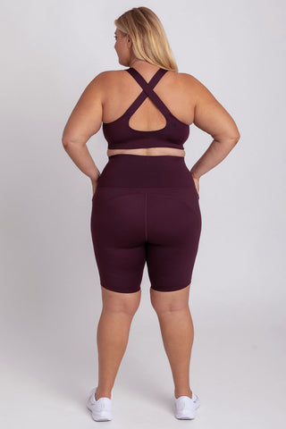 Model wears a XL. She is size 16 and is 172cm tall.