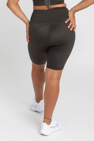 Model wears a M. She is size 12-14 and is 172cm tall.