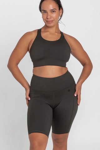 Model wears a M. She is size 12-14 and is 172cm tall.