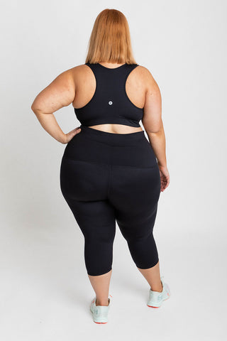 Model wears a 3XL. She is size 24 and is 175cm tall.