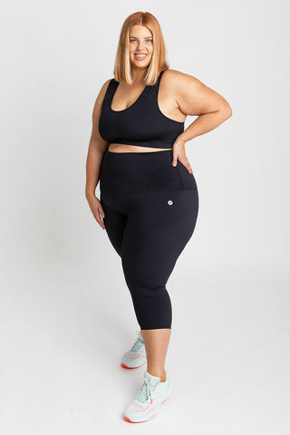 Model wears a 3XL. She is size 24 and is 175cm tall.