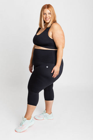 Model wears a 3XL. She is size 24 and is 175cm tall.