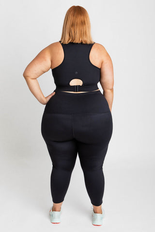 Model wears a 3XL. She is a size 24 and 175cm tall.