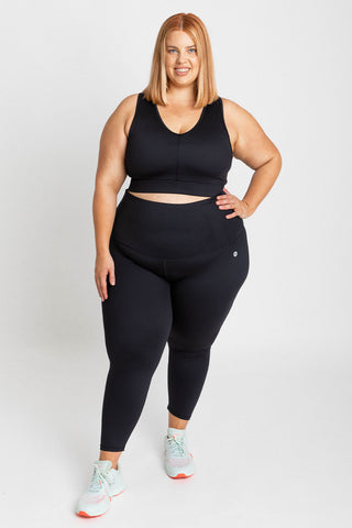 Model wears a 3XL. She is a size 24 and 175cm tall.