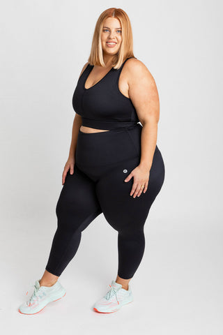 Model wears a 3XL. She is a size 24 and 175cm tall.