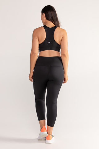 Model  wears a L. She is size 14and 175cm tall.