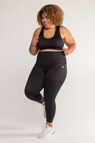 Model wears 2XL. She is size 18 and is 175cm tall.