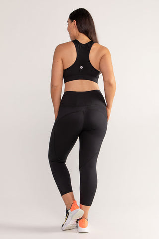 Model wears an L. She is size 14 and is 175cm tall.