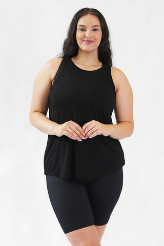 Model wears an XL. She is size 16 and is 182cm tall.