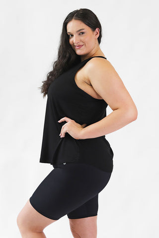 Model wears an XL. She is size 16 and is 182cm tall.