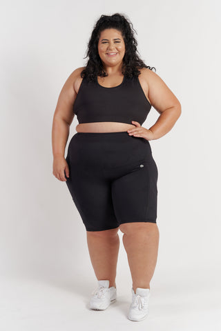Model wears a 3XL. She is a size 24-26 and 166cm tall.