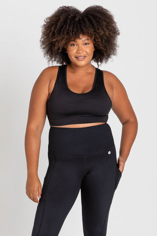 Model 4 wears a L. She is size 16, wears a 16E bra and is 180cm tall.