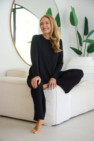 Model wears a S. She is a size 10/12 and is 175cm tall.