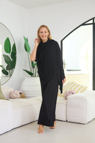 Model wears a S. She is a size 10/12 and is 175cm tall.