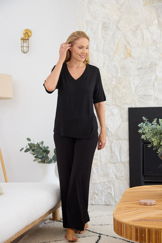 Model wears a S. She is a size 10/12 and is 175cm tall.