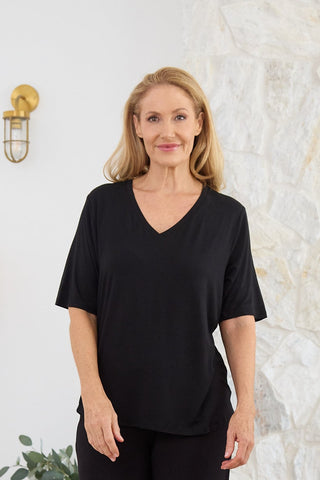 Model wears a S. She is a size 10/12 and is 175cm tall.