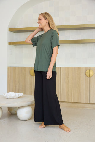 Model wears a S. She is a size 10/12 and is 175cm tall.